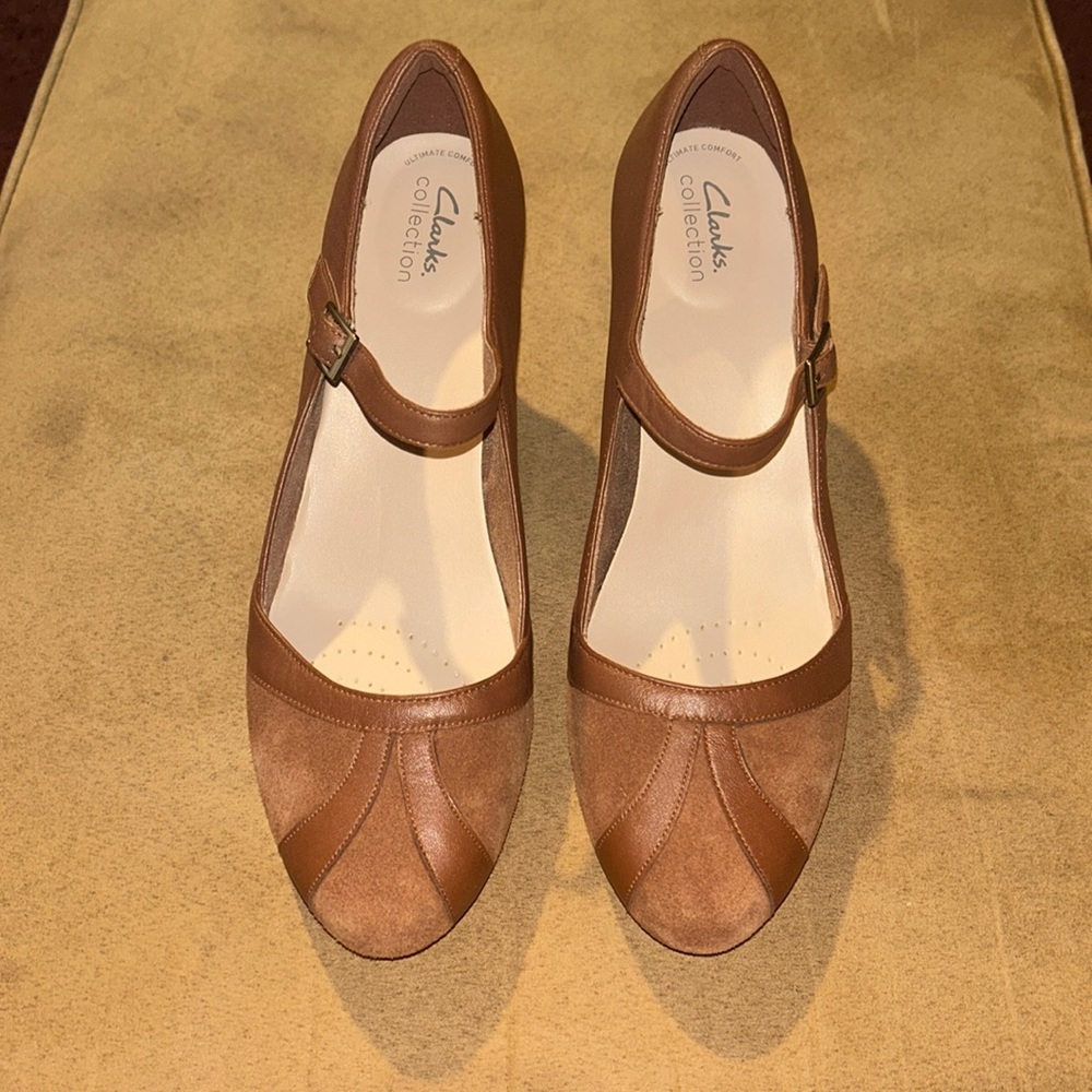 Clarks Women's Ambyr Light Brown Pump Size 12